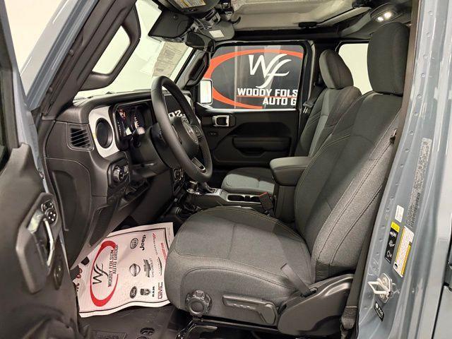 new 2025 Jeep Gladiator car, priced at $43,273