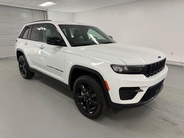 new 2025 Jeep Grand Cherokee car, priced at $39,951