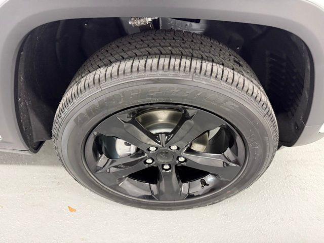 new 2025 Jeep Grand Cherokee car, priced at $39,951