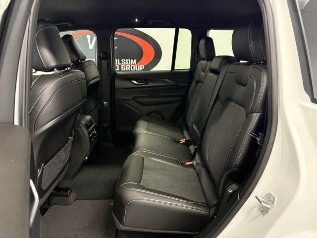 new 2025 Jeep Grand Cherokee car, priced at $39,951