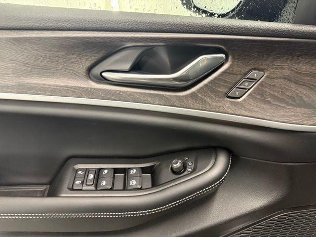 new 2025 Jeep Grand Cherokee L car, priced at $53,193