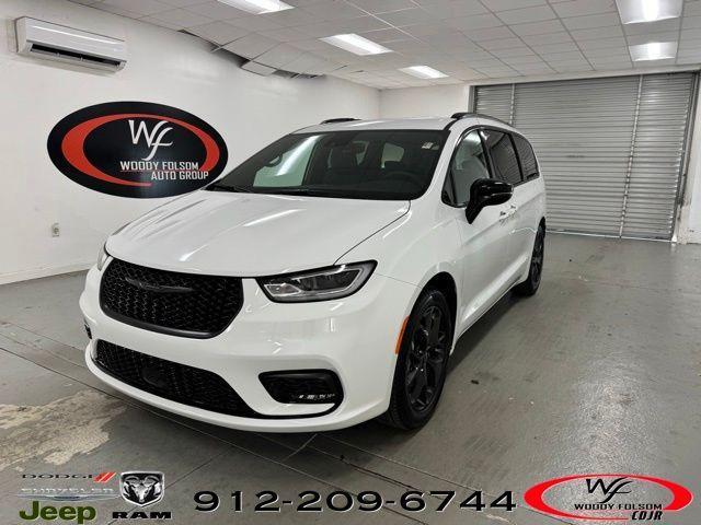 new 2026 Chrysler Pacifica car, priced at $40,756