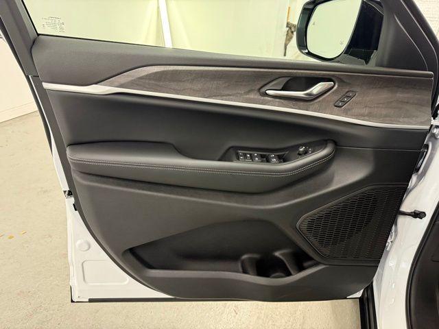 new 2025 Jeep Grand Cherokee L car, priced at $52,657