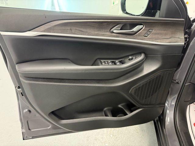 new 2025 Jeep Grand Cherokee car, priced at $50,973