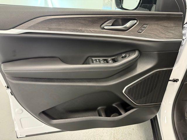 new 2026 Jeep Grand Cherokee car, priced at $47,954