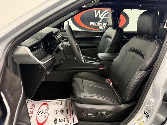 new 2025 Jeep Grand Cherokee car, priced at $48,537