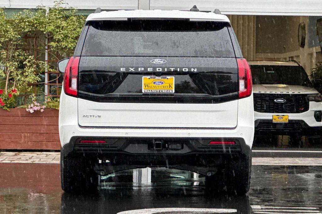 new 2025 Ford Expedition car, priced at $74,680