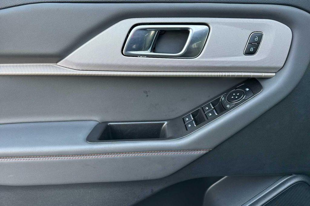 new 2025 Ford Explorer car, priced at $39,950