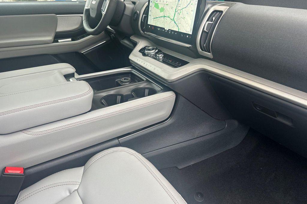 new 2025 Ford Expedition car, priced at $74,590