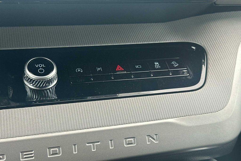 new 2025 Ford Expedition car, priced at $74,590