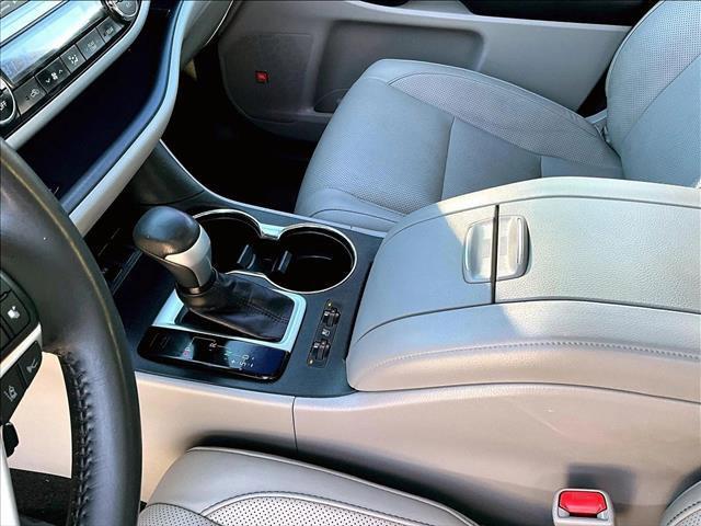 used 2017 Toyota Highlander car, priced at $19,112