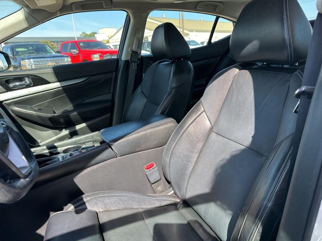 used 2017 Nissan Maxima car, priced at $15,925