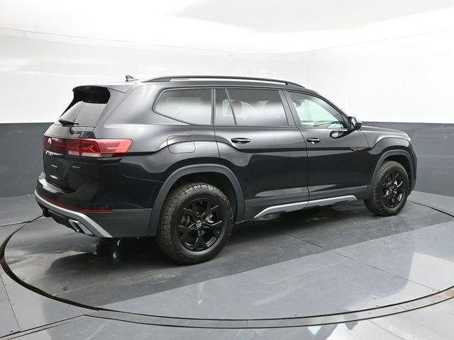 new 2025 Volkswagen Atlas car, priced at $39,999