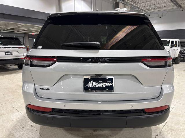 new 2025 Jeep Grand Cherokee car, priced at $45,411