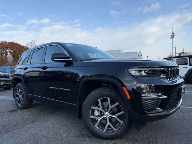 new 2025 Jeep Grand Cherokee car, priced at $45,685