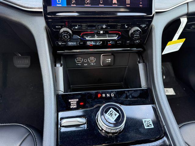 new 2025 Jeep Grand Cherokee car, priced at $45,685