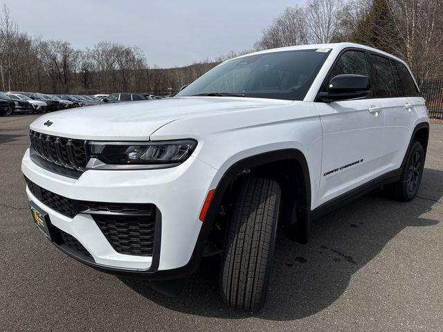 new 2026 Jeep Grand Cherokee car, priced at $45,207