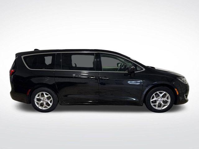 used 2018 Chrysler Pacifica car, priced at $10,371