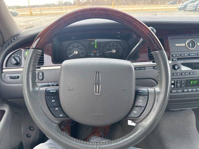 used 2007 Lincoln Town Car car, priced at $10,430