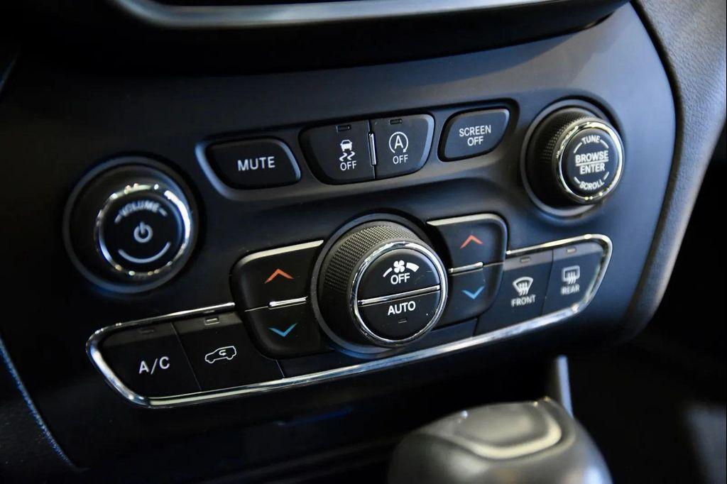 used 2021 Jeep Cherokee car, priced at $23,990