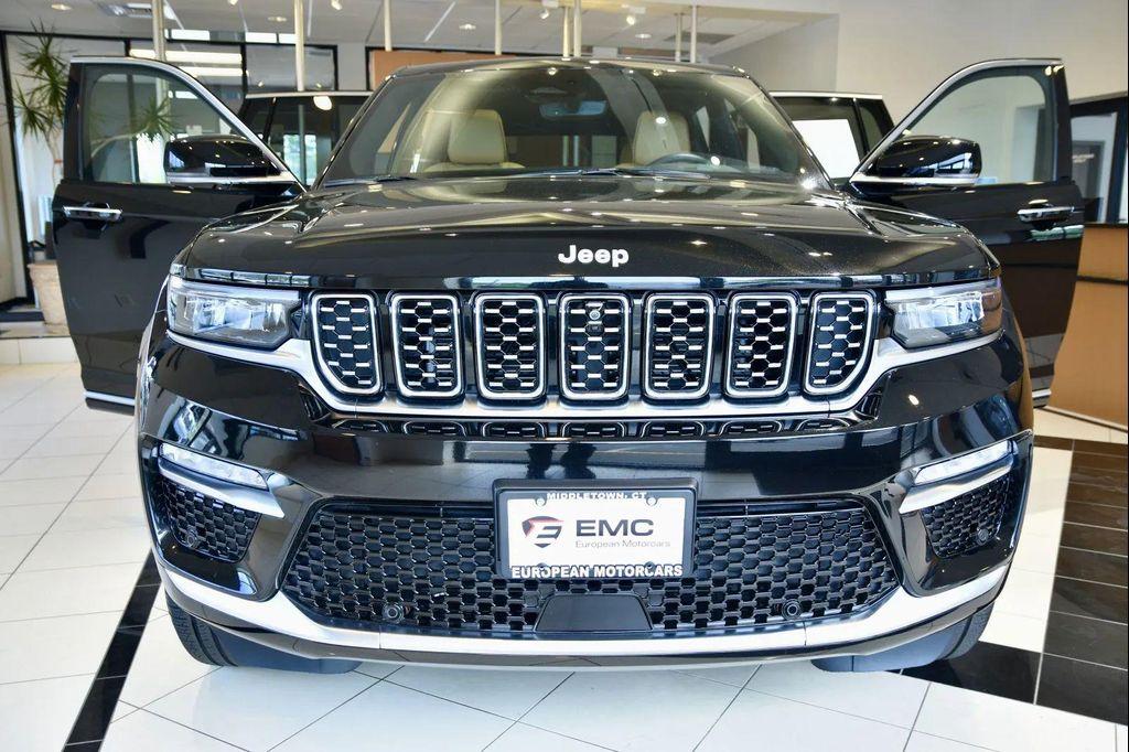 used 2025 Jeep Grand Cherokee car, priced at $50,990