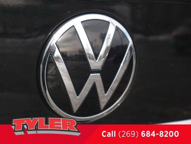 used 2021 Volkswagen Atlas Cross Sport car, priced at $20,000