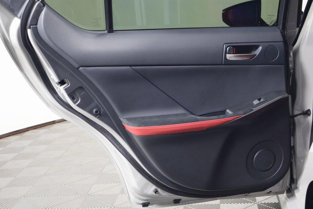 Lexus IS view 13