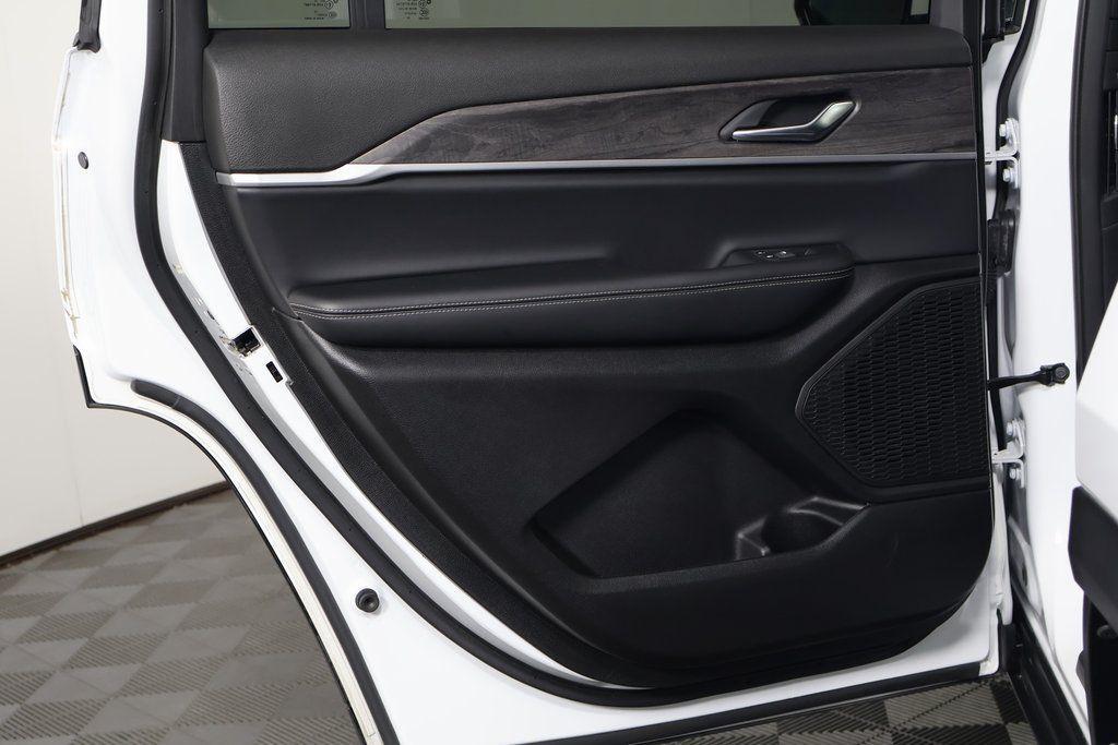 used 2025 Jeep Grand Cherokee L car, priced at $34,555