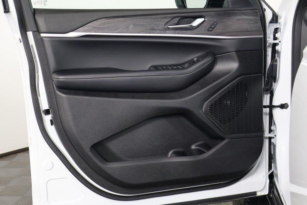 used 2025 Jeep Grand Cherokee L car, priced at $34,555