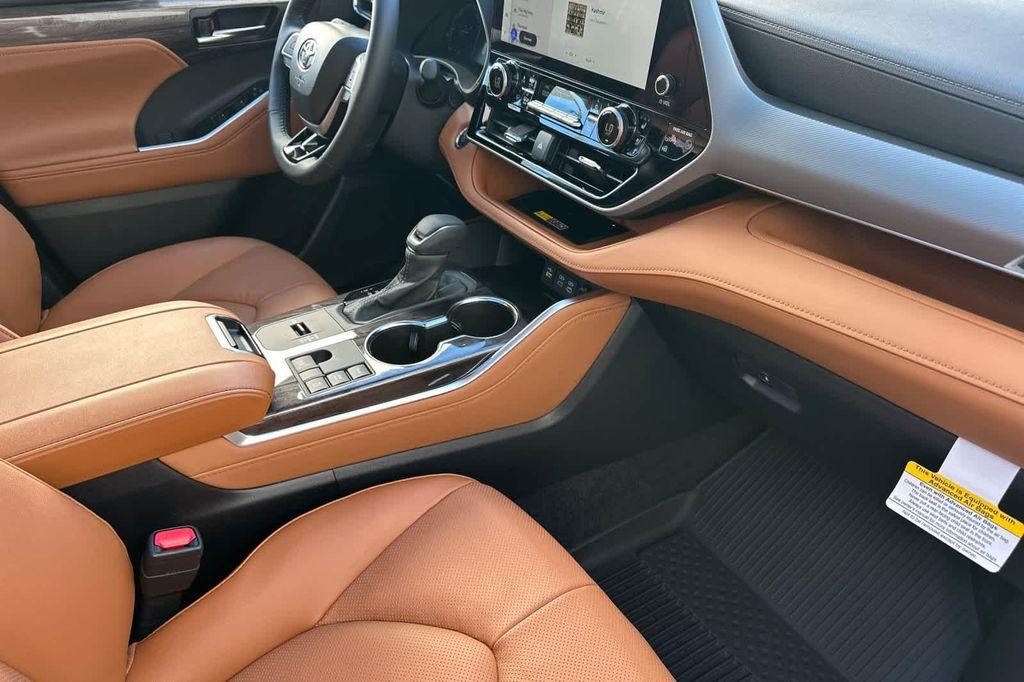 new 2026 Toyota Highlander Hybrid car, priced at $57,912