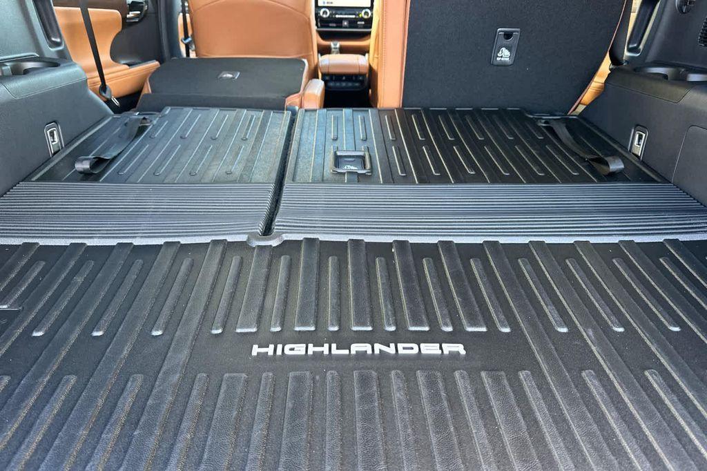 new 2026 Toyota Highlander Hybrid car, priced at $57,912