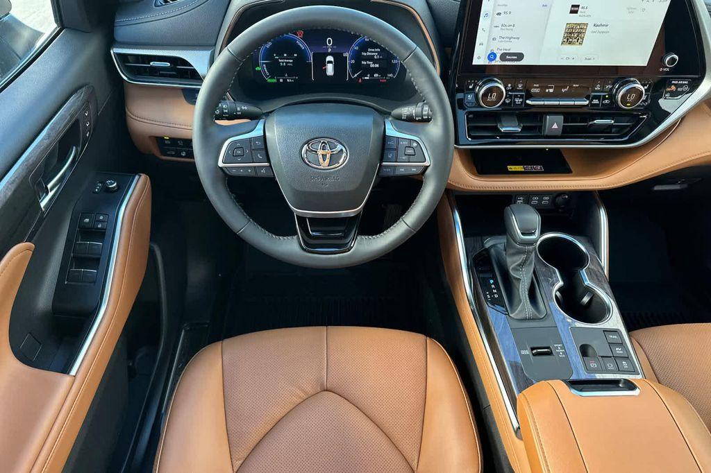 new 2026 Toyota Highlander Hybrid car, priced at $57,912