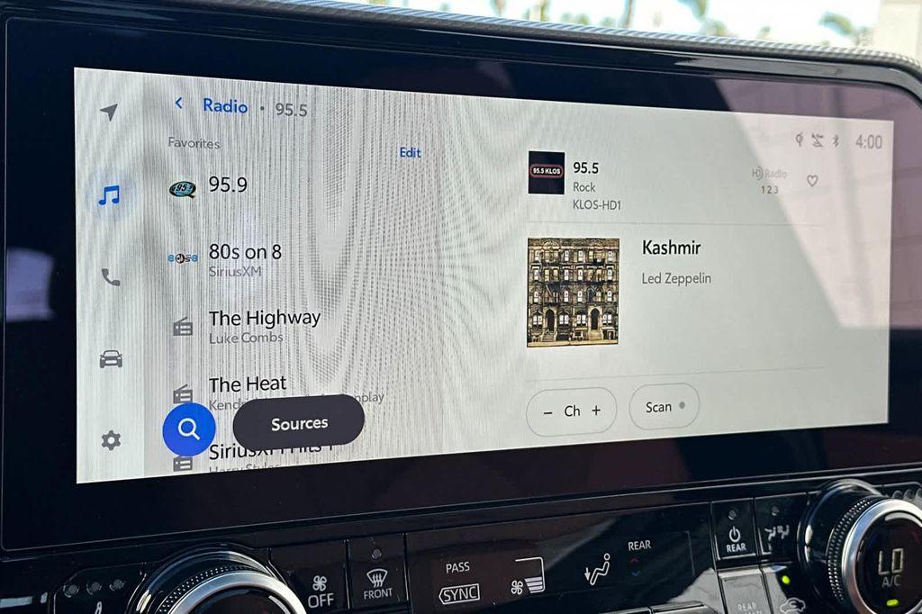 new 2026 Toyota Highlander Hybrid car, priced at $57,912