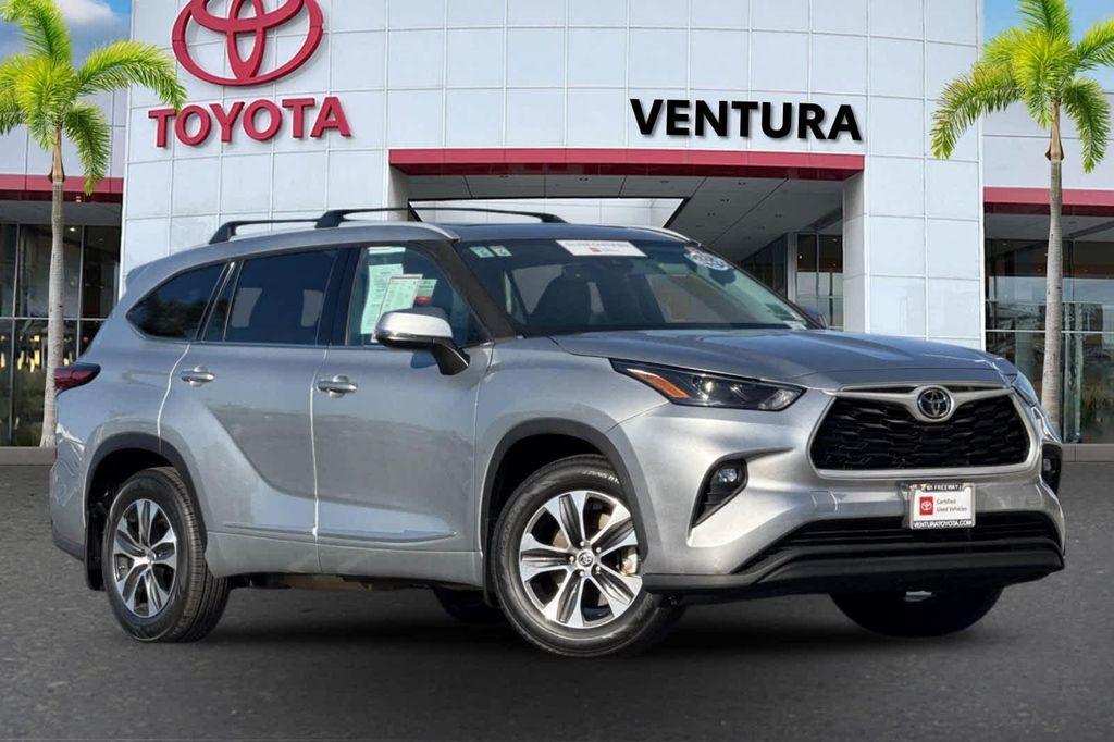 used 2022 Toyota Highlander car, priced at $27,888