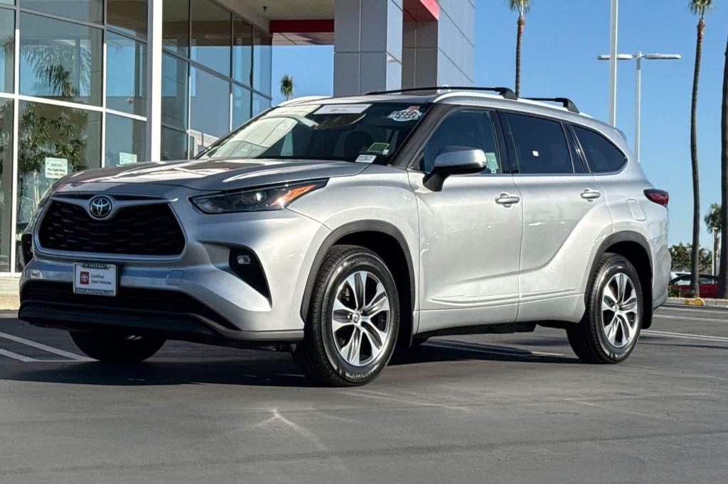 used 2022 Toyota Highlander car, priced at $27,888