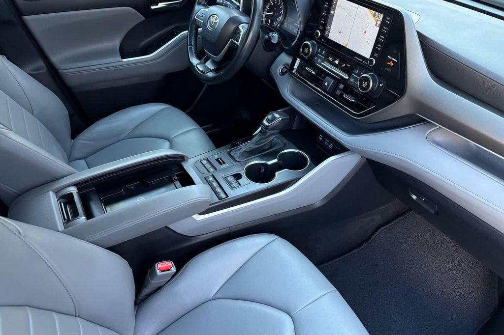 used 2022 Toyota Highlander car, priced at $27,888
