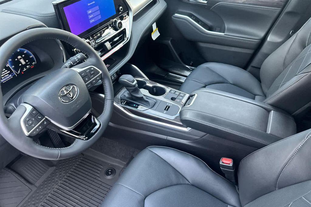 new 2026 Toyota Highlander Hybrid car, priced at $58,282