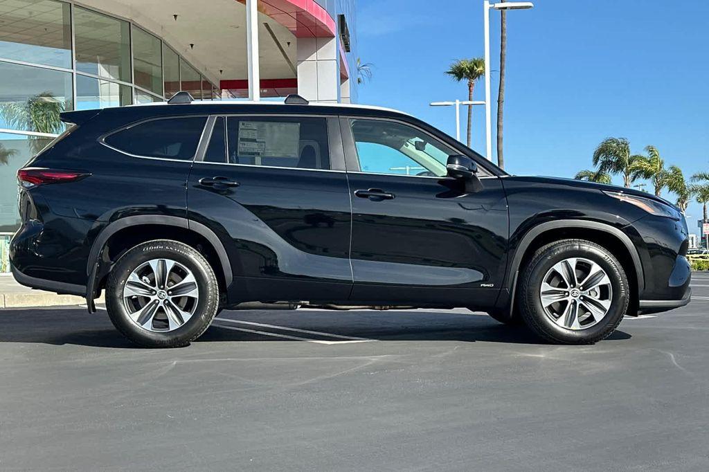 new 2026 Toyota Highlander Hybrid car, priced at $50,288