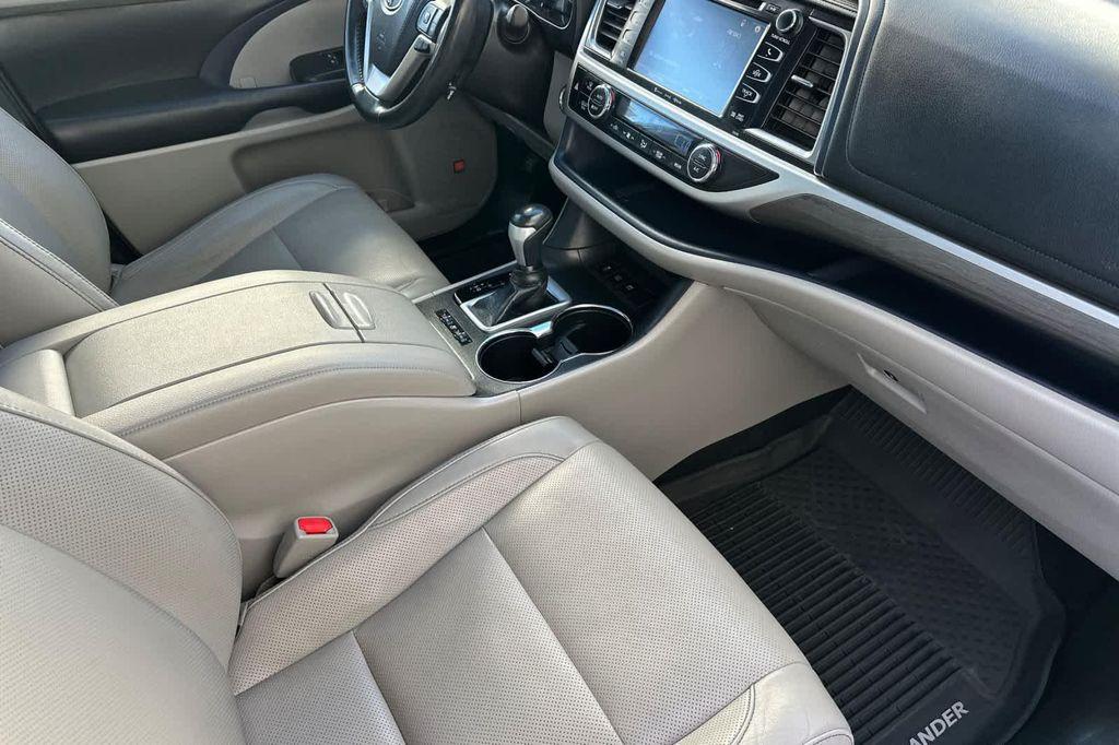 used 2019 Toyota Highlander Hybrid car, priced at $27,988