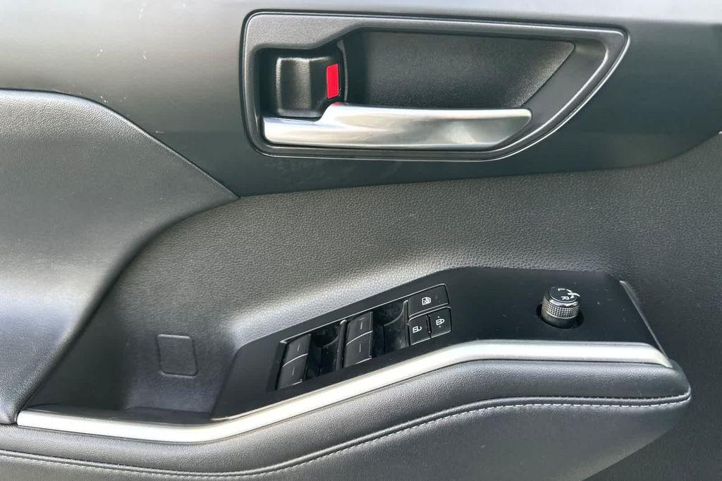 used 2022 Toyota Highlander car, priced at $26,988