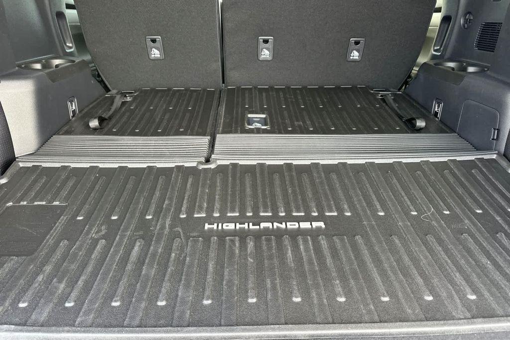 new 2026 Toyota Highlander Hybrid car, priced at $51,077