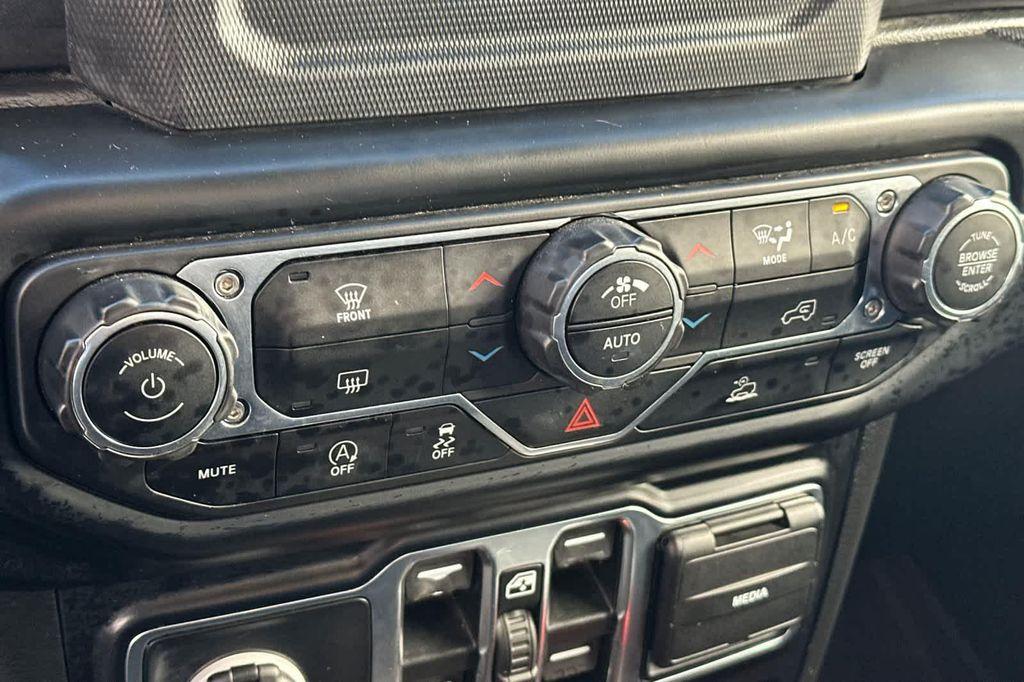 used 2022 Jeep Gladiator car, priced at $29,531