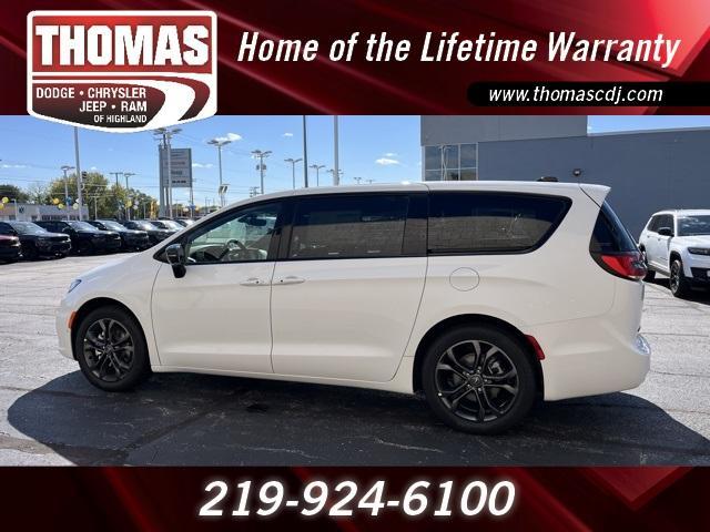 new 2026 Chrysler Pacifica car, priced at $39,683