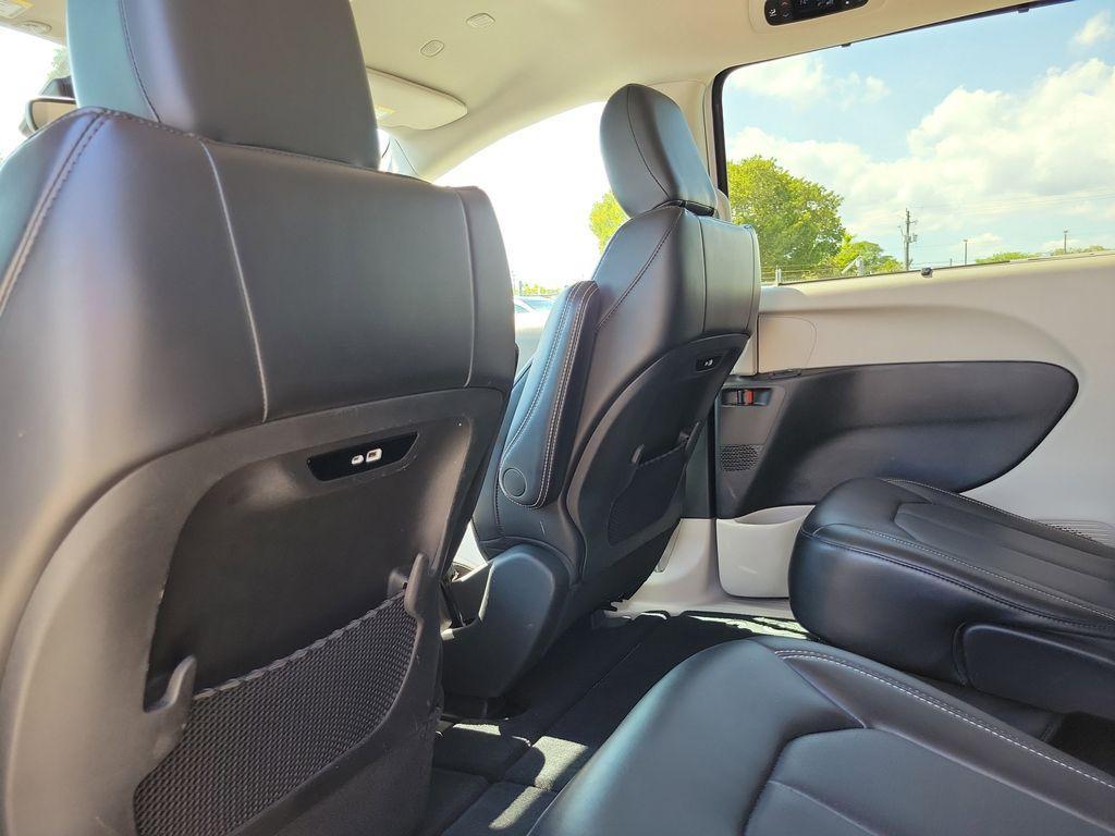 used 2024 Chrysler Pacifica car, priced at $20,998