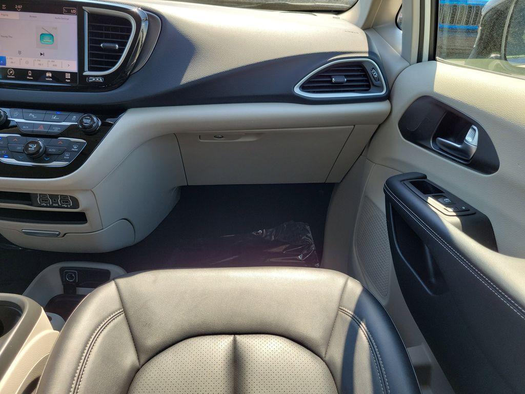 used 2024 Chrysler Pacifica car, priced at $20,998