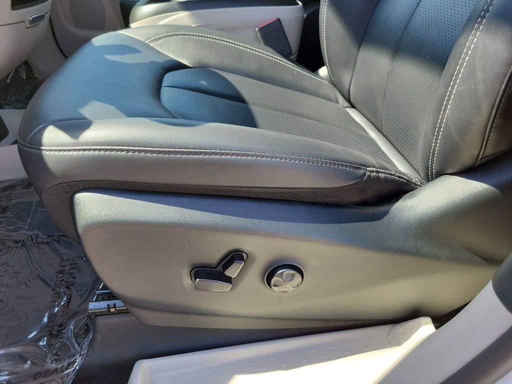 used 2024 Chrysler Pacifica car, priced at $20,998