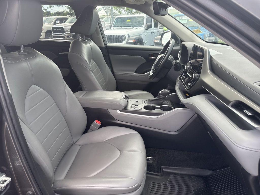 used 2023 Toyota Highlander car, priced at $26,346