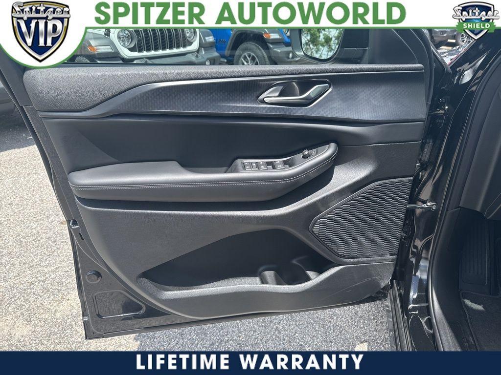 new 2025 Jeep Grand Cherokee L car, priced at $35,598