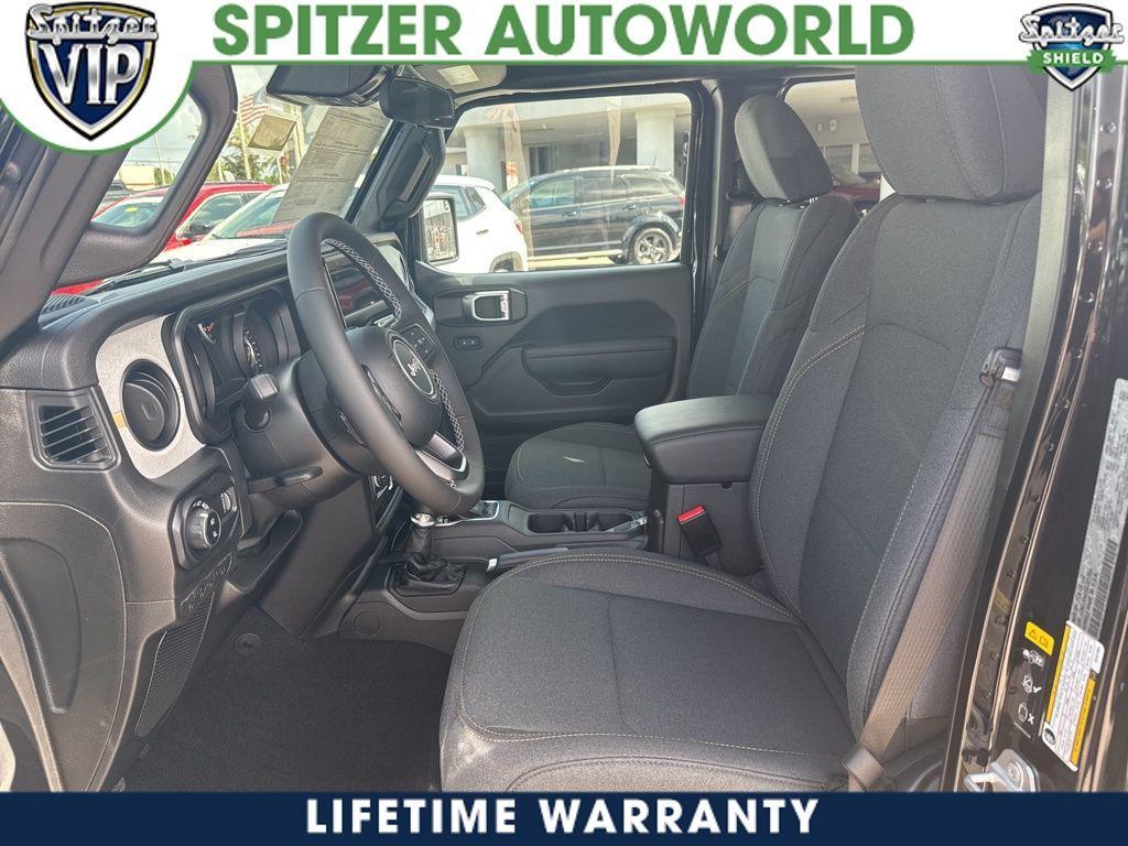 new 2025 Jeep Gladiator car, priced at $37,759