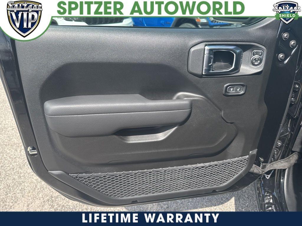 new 2025 Jeep Gladiator car, priced at $37,759